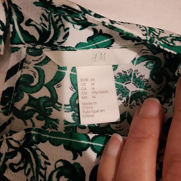 H&M Blouse Size 14 Long Sleeve Flowy Green and White Print Longer Top - Picture 7 of 8